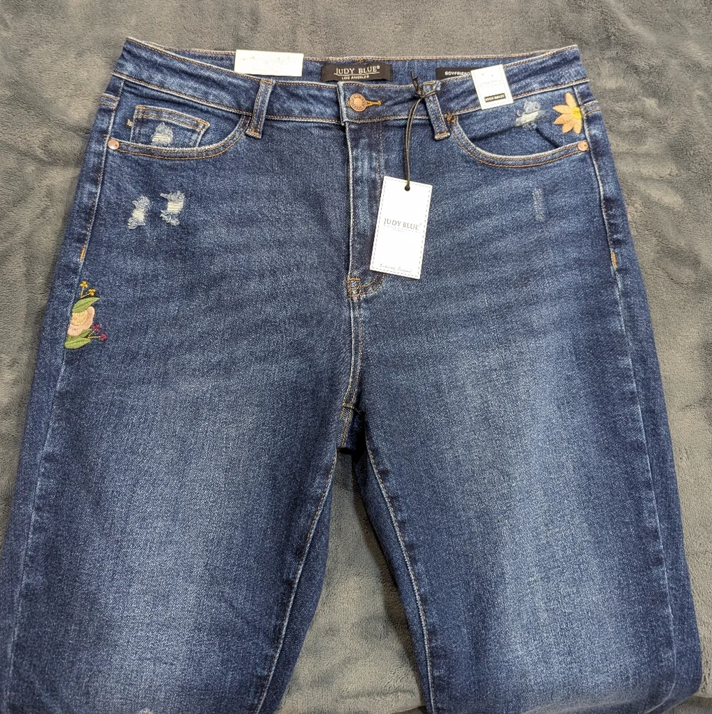 NWT Judy Blue Jeans Womens 13/31 Floral Embroidered High Rise Boyfriend Fit